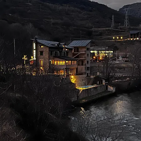 Les Nous Hotel